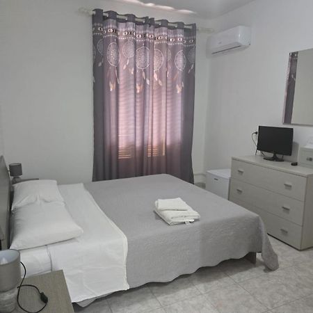 לה מדלנה Guest House Tra Rocce E Mare מראה חיצוני תמונה