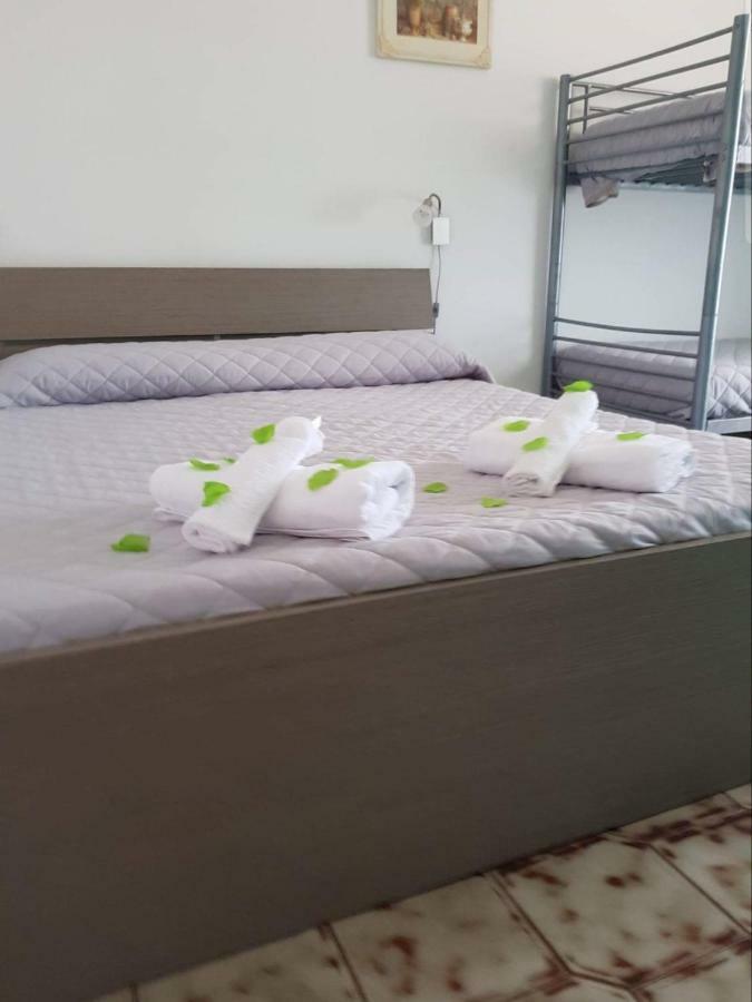לה מדלנה Guest House Tra Rocce E Mare מראה חיצוני תמונה